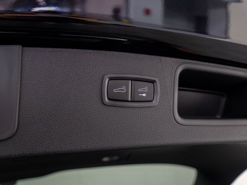 Certified 2026 Porsche Macan AWD/4WD image 31