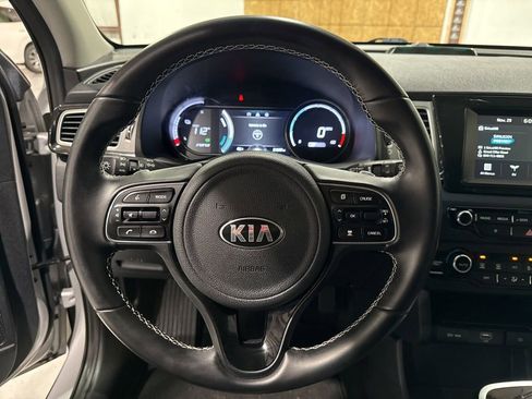 Used 2019 Kia Niro EX image 11