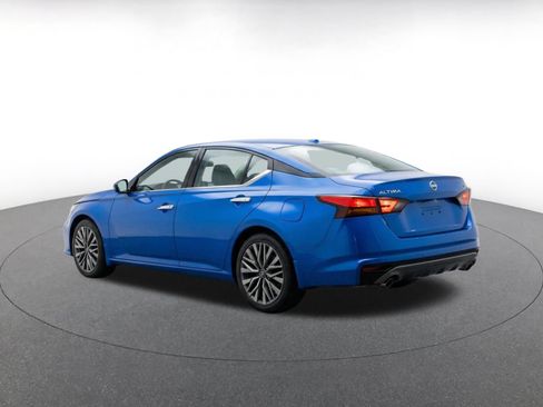 Used 2025 Nissan Altima 2.5 SV FWD image 7