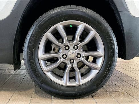 Used 2024 GMC Terrain SLT AWD/4WD image 32