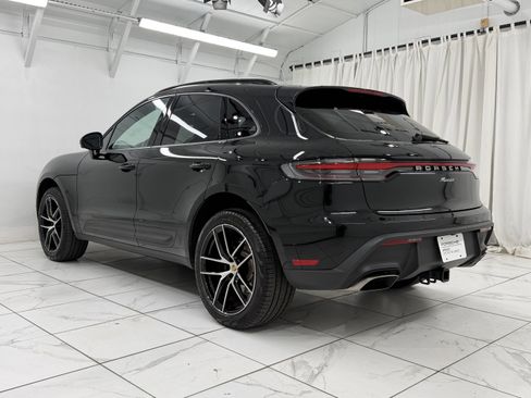 Certified 2025 Porsche Macan image 3