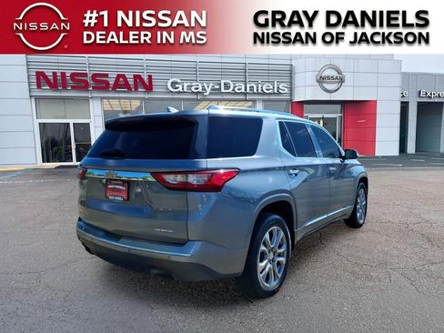 Used 2021 Chevrolet Traverse Premier FWD image 7