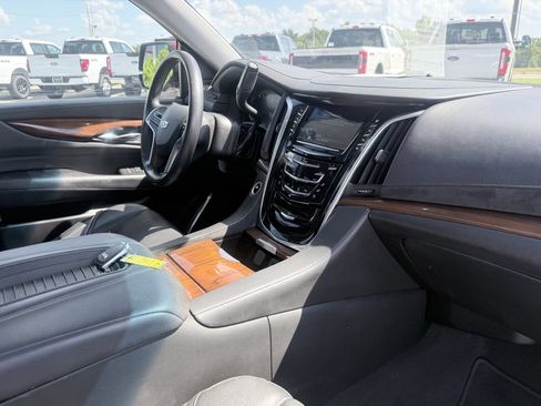 Used 2019 Cadillac Escalade ESV Premium Luxury AWD/4WD image 14