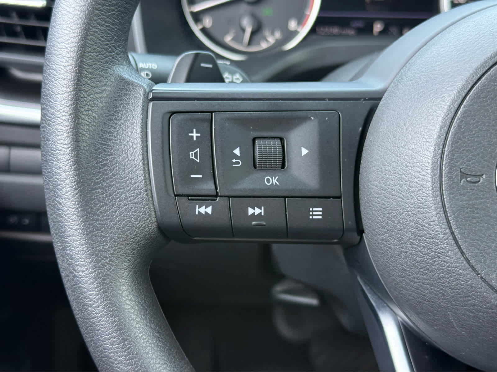 Used 2024 Nissan Rogue SV AWD/4WD image 31