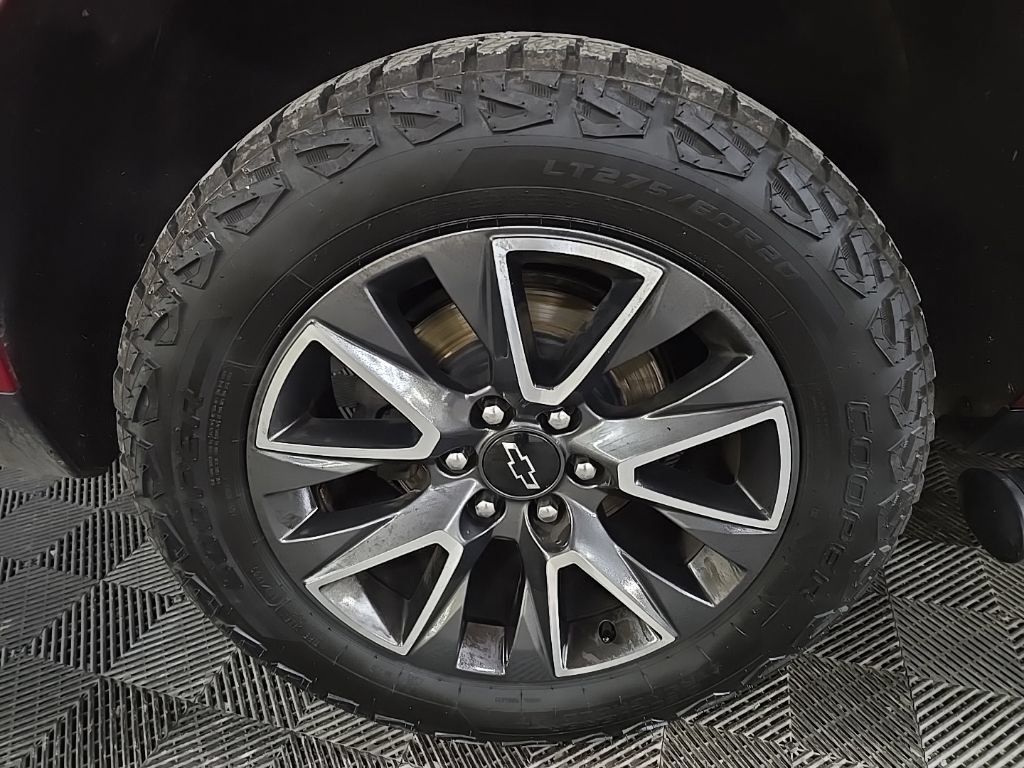 Used 2022 Chevrolet Tahoe Z71 w/ Luxury Package AWD/4WD image 14