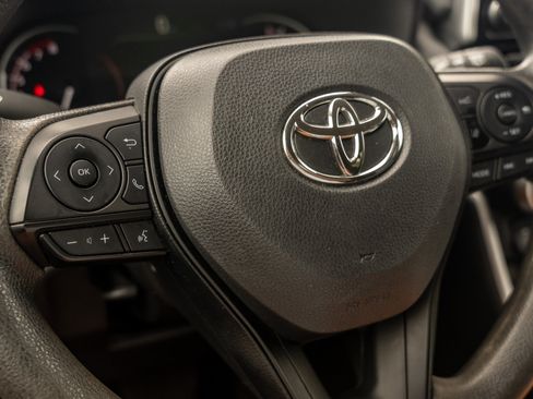 Used 2025 Toyota RAV4 XLE AWD/4WD image 31
