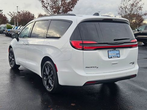 New 2026 Chrysler Pacifica Limited w/ S Appearance Package image 4