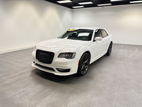 Used 2021 Chrysler 300 Touring L RWD image 1