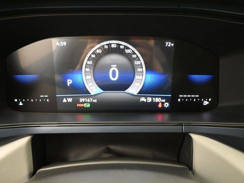 Used 2024 Volkswagen Taos SE w/ Panoramic Sunroof Package image 3