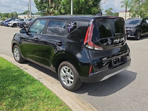 Certified 2025 Kia Soul LX w/ LX Technology Package FWD image 4