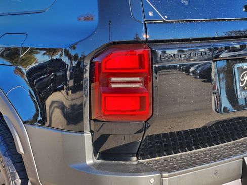 Used 2024 Toyota Land Cruiser image 5