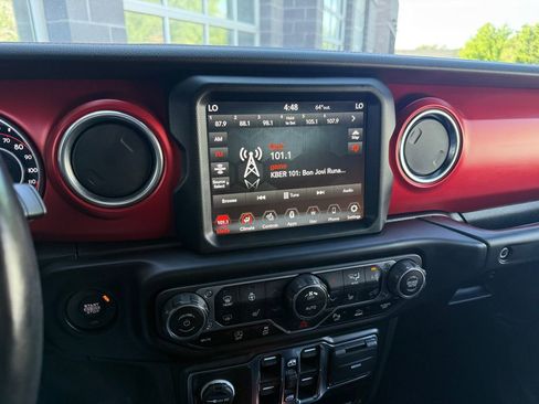 Used 2022 Jeep Wrangler Unlimited Rubicon w/ LED Lighting Group AWD/4WD image 24