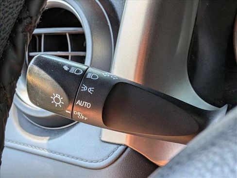 Used 2018 Toyota RAV4 LE FWD image 9