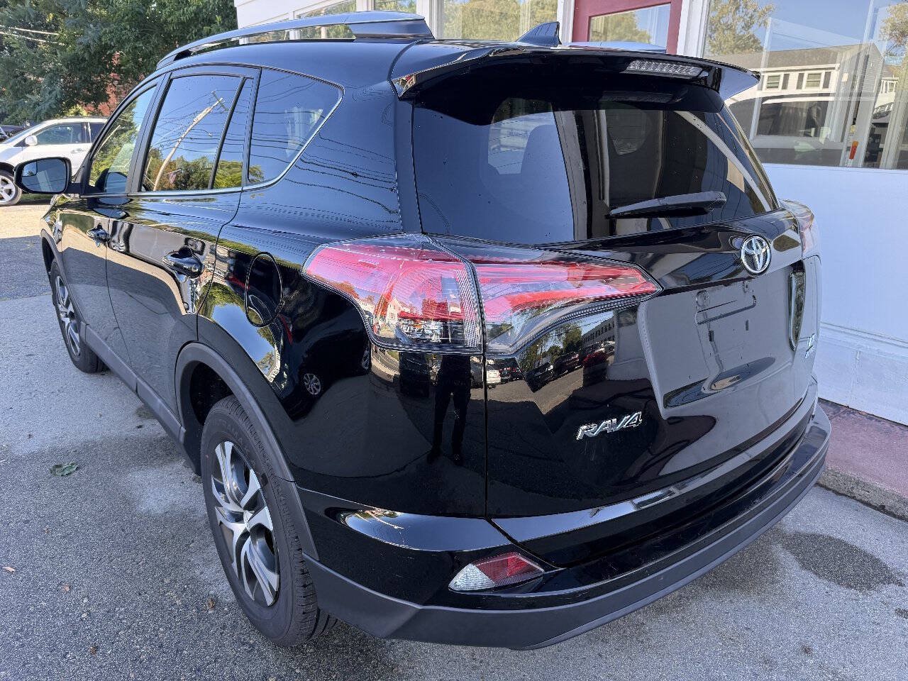 Used 2017 Toyota RAV4 LE w/ Carpet Mat Package AWD/4WD image 3