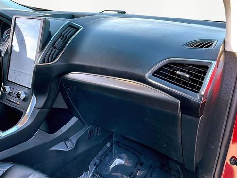 Used 2024 Ford Edge Titanium image 18