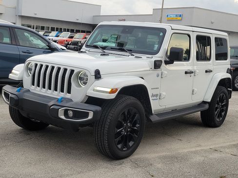 Used 2022 Jeep Wrangler Unlimited Sahara w/ Safety Group AWD/4WD image 2
