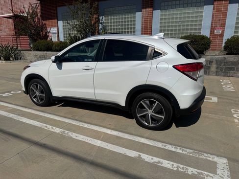 Used 2022 Honda HR-V EX image 3