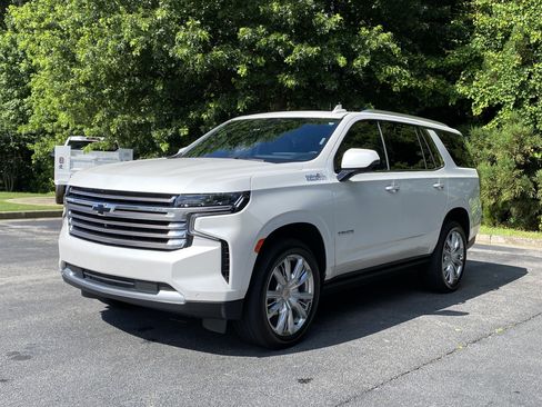 Used 2024 Chevrolet Tahoe High Country w/ Premium Package AWD/4WD image 5