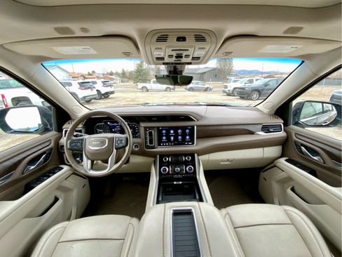 Used 2021 GMC Yukon XL Denali w/ Denali Premium Package image 33