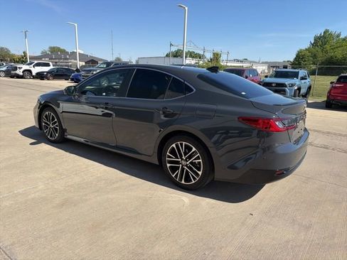 Used 2025 Toyota Camry XLE w/ Premium Plus Package FWD image 5