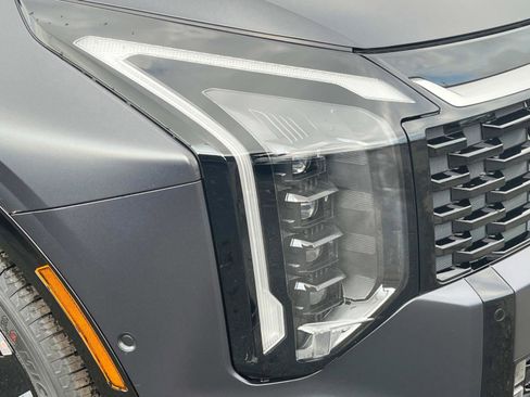 New 2026 Kia Sportage SX FWD image 9