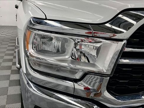 Used 2024 RAM 2500 Big Horn AWD/4WD image 32