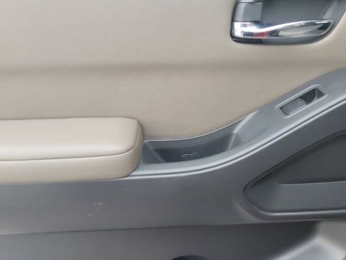 Used 2022 Nissan Frontier SV image 8