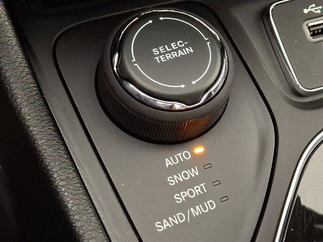 Used 2020 Jeep Cherokee Limited AWD/4WD image 24