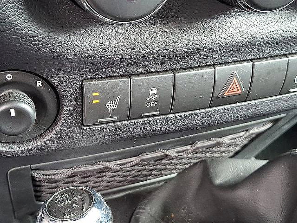 Used 2017 Jeep Wrangler Unlimited Sahara w/ Max Tow Package AWD/4WD image 10