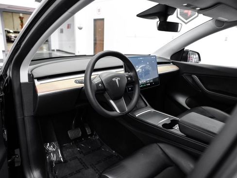 Used 2022 Tesla Model Y Long Range AWD/4WD image 3