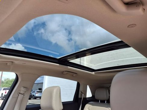 Certified 2022 Lincoln Nautilus Reserve w/ Luxury Package image 9