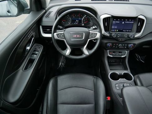 Used 2024 GMC Terrain SLT AWD/4WD image 12