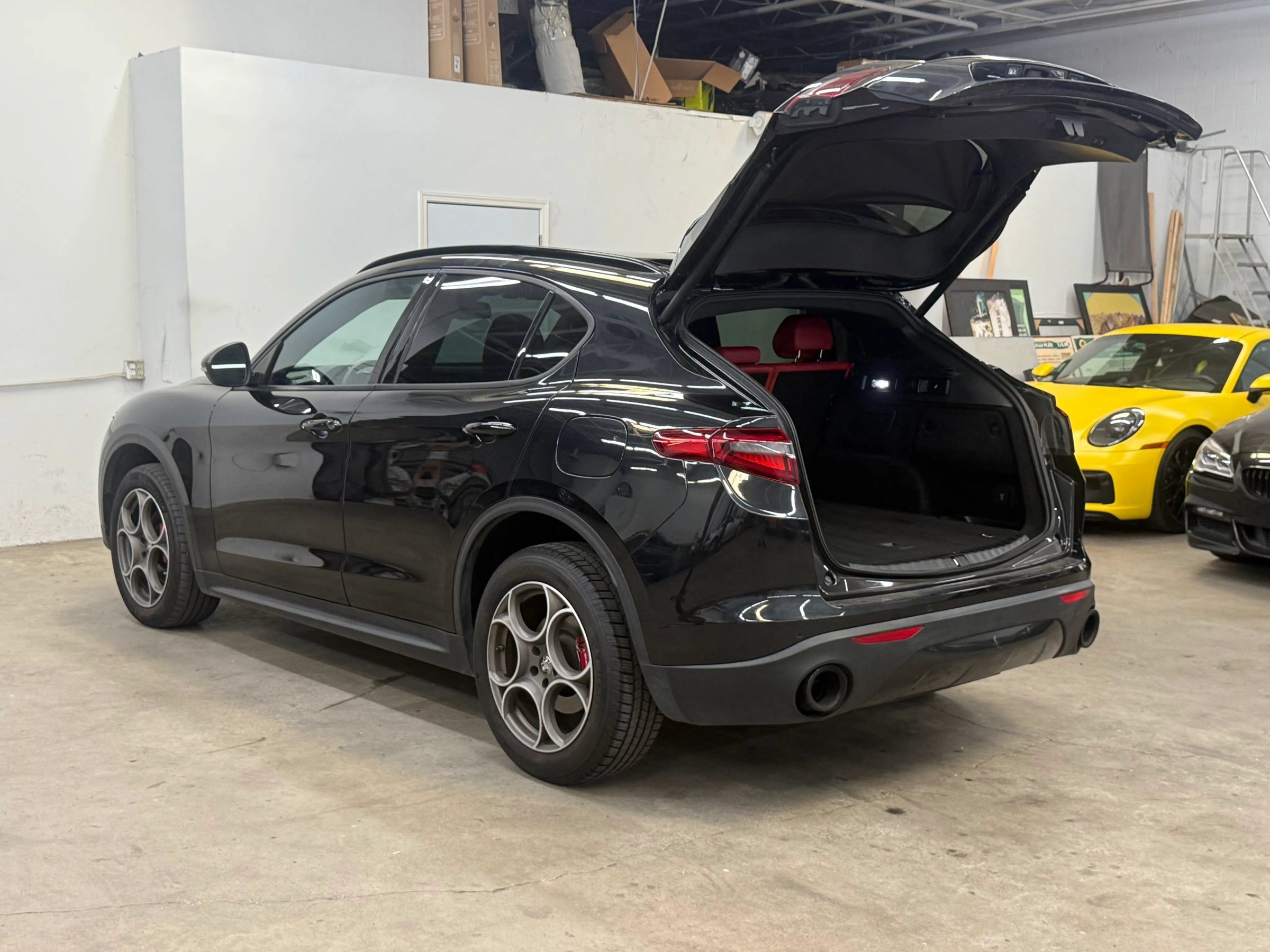 Used 2023 Alfa Romeo Stelvio Sprint RWD image 9