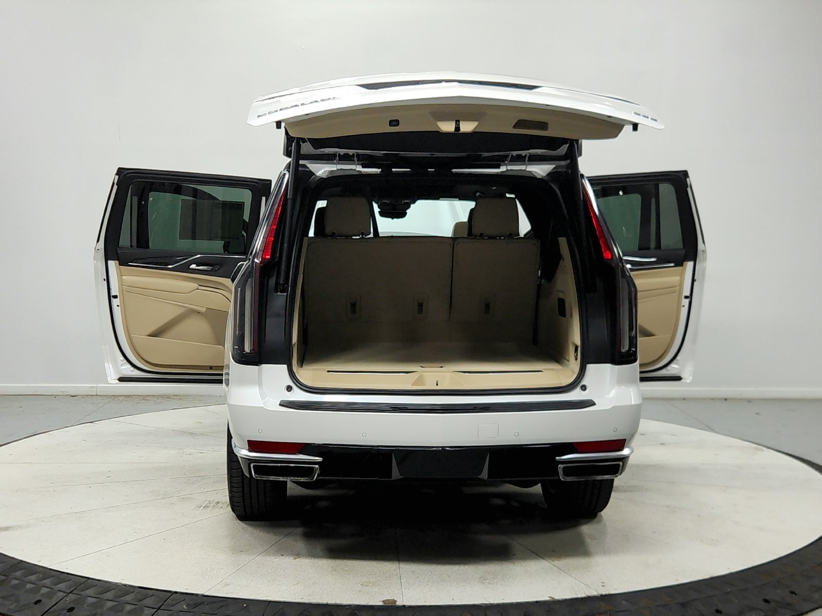 Used 2021 Cadillac Escalade ESV Premium Luxury AWD/4WD image 15
