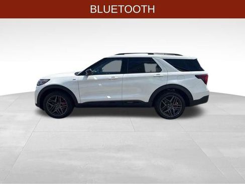 Used 2025 Ford Explorer ST-Line w/ ST-Line Street Pack AWD/4WD image 4