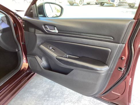 Used 2024 Nissan Altima 2.5 SV FWD image 13