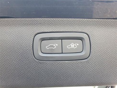 Certified 2025 Volvo XC90 B6 Plus image 35