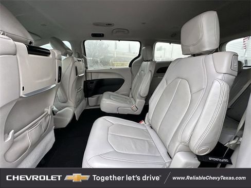 Used 2017 Chrysler Pacifica Touring-L Plus image 28