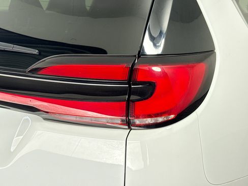 Used 2024 Chrysler Pacifica Touring-L FWD image 34
