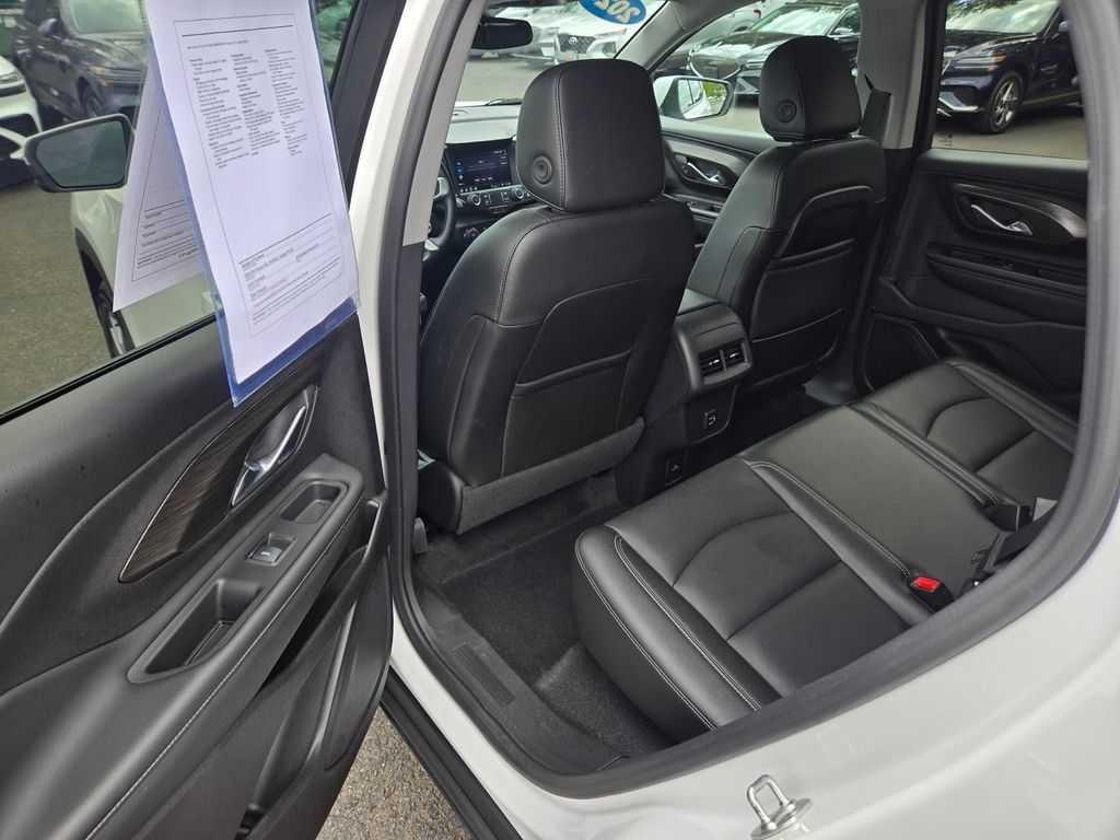 Used 2024 GMC Terrain SLT AWD/4WD image 16