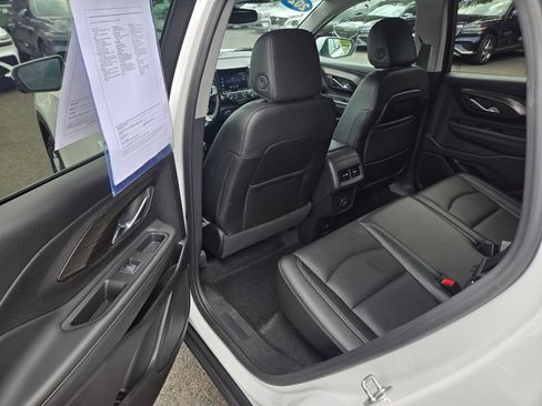 Used 2024 GMC Terrain SLT AWD/4WD image 16