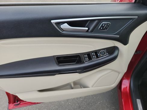 Used 2018 Ford Edge Titanium w/ Technology Package image 11