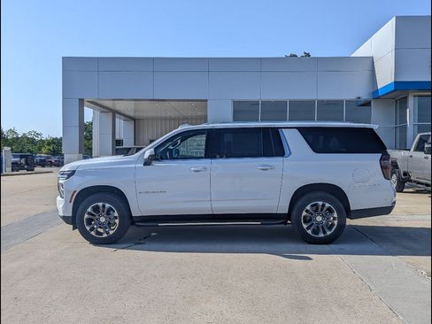 New 2026 Chevrolet Suburban LS AWD/4WD image 9