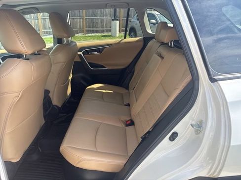Used 2022 Toyota RAV4 Limited AWD/4WD image 23