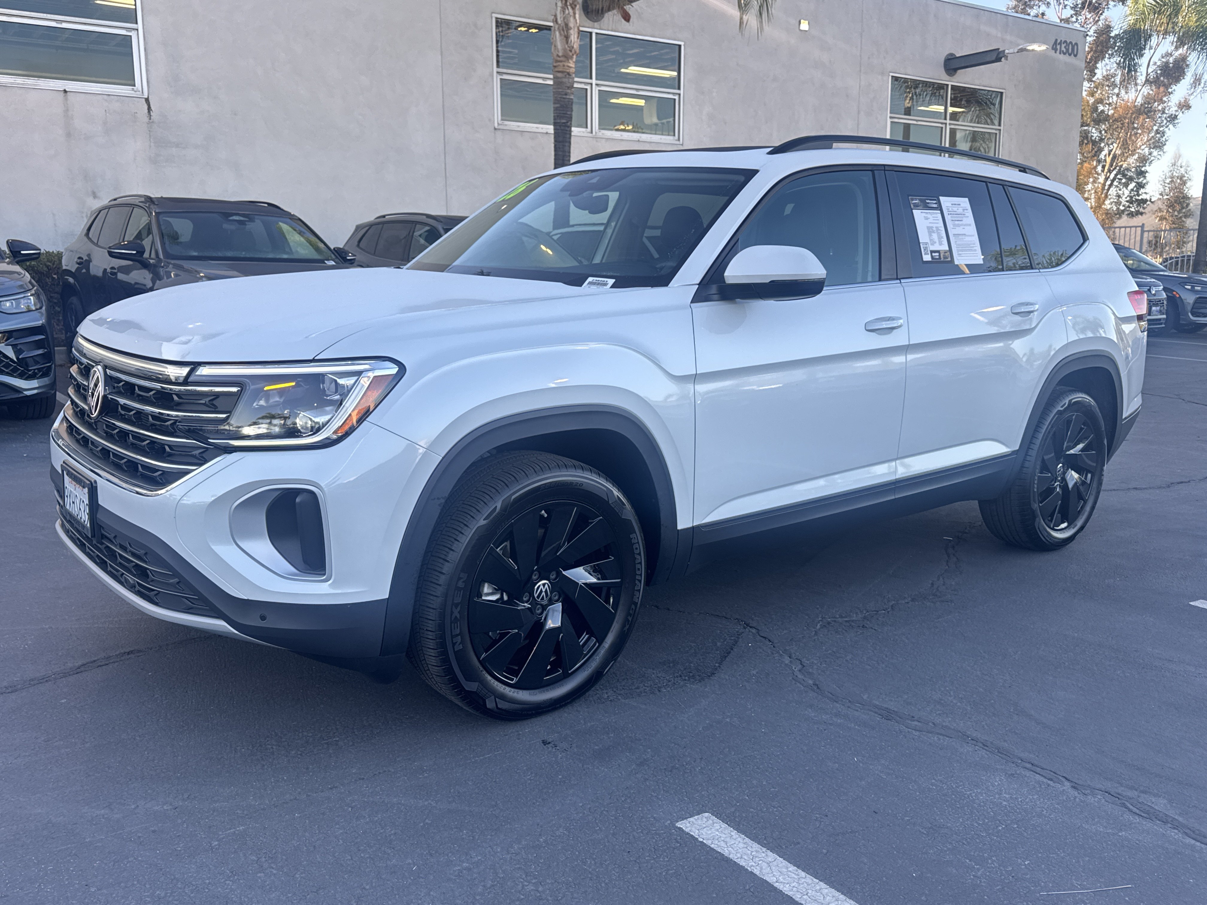 Used 2026 Volkswagen Atlas SE FWD image 4