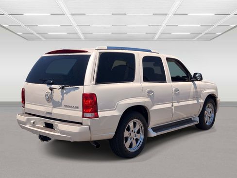 Used 2005 Cadillac Escalade AWD image 3