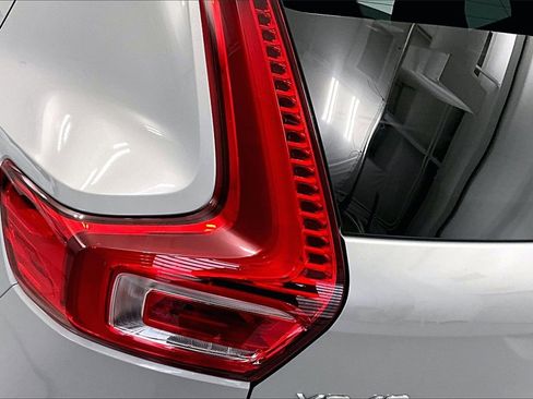 Used 2023 Volvo XC40 B5 Ultimate w/ Climate Package image 31