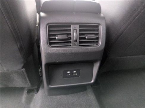 Used 2023 Nissan Rogue SV image 17