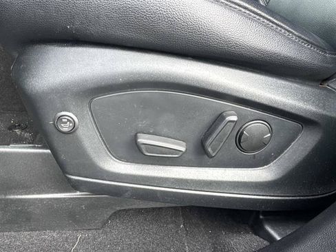 Used 2020 Ford Explorer XLT w/ Equipment Group 202A AWD/4WD image 34