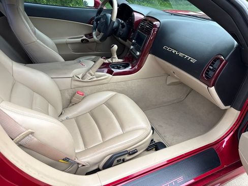 Used 2005 Chevrolet Corvette Coupe w/ Preferred Equipment Group RWD image 11